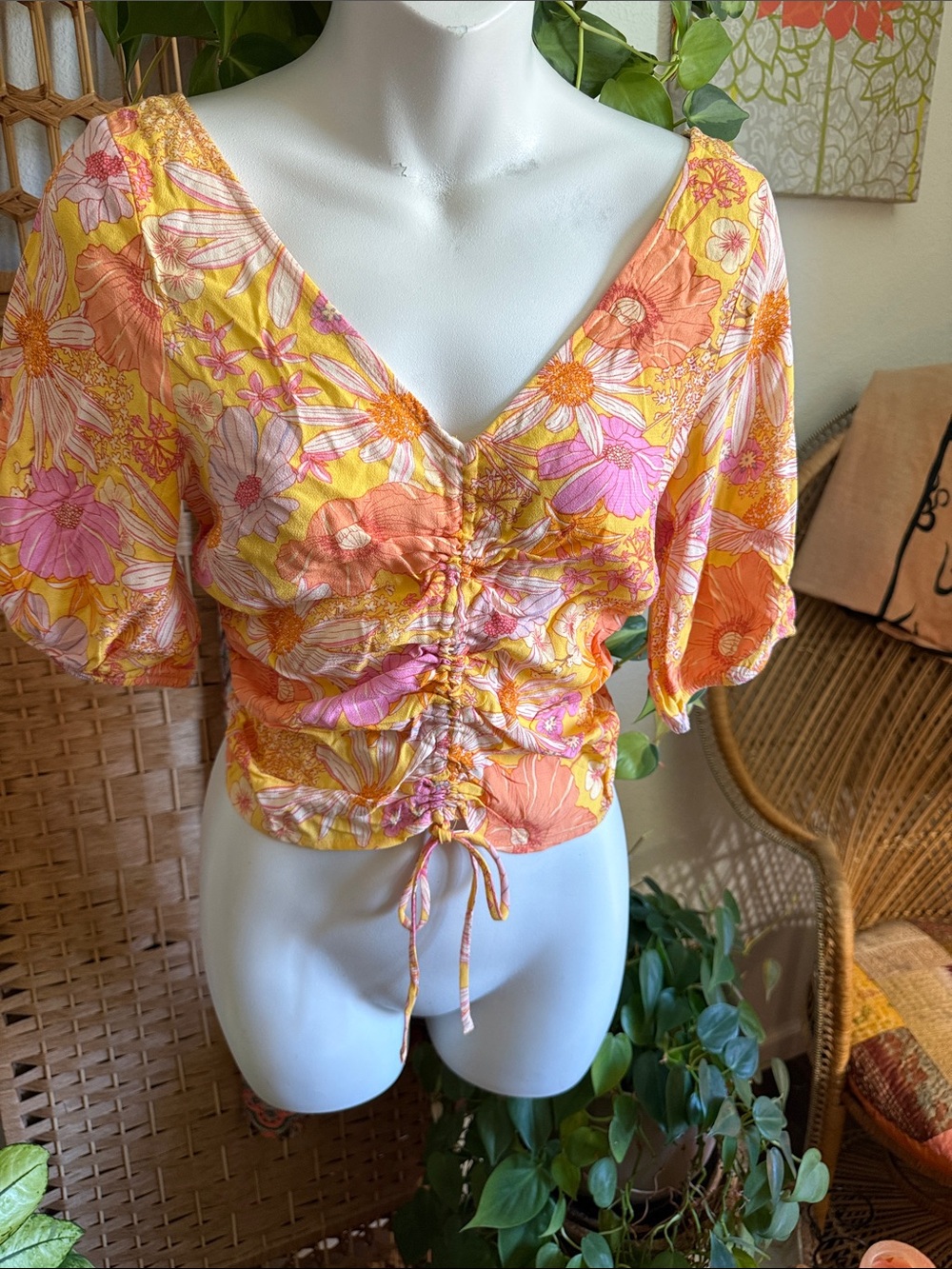 Boho Floral Ruched V-Neck Crop Top - Yellow/Peach/Pink